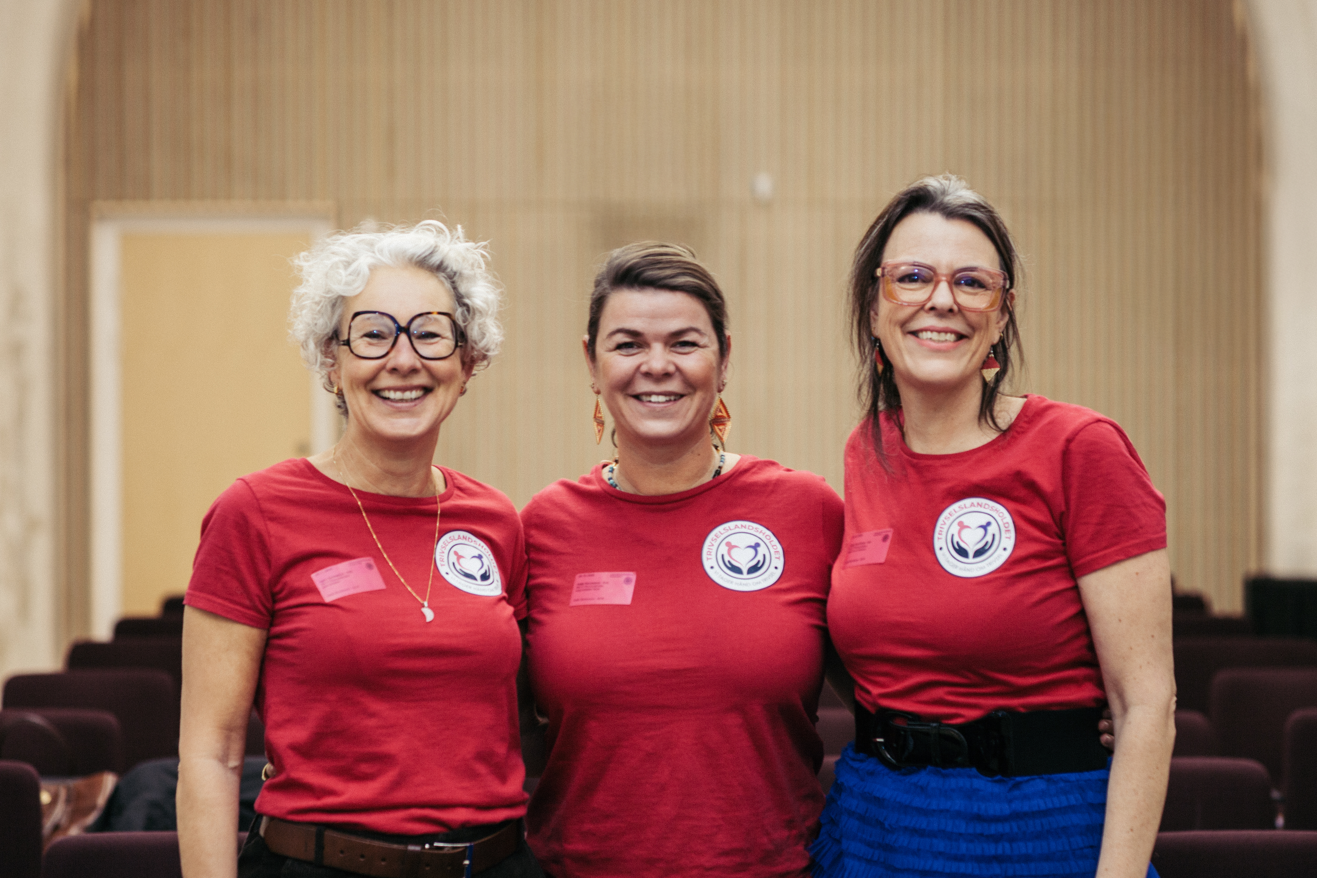 Trivselslandsholdet samlet på scenen