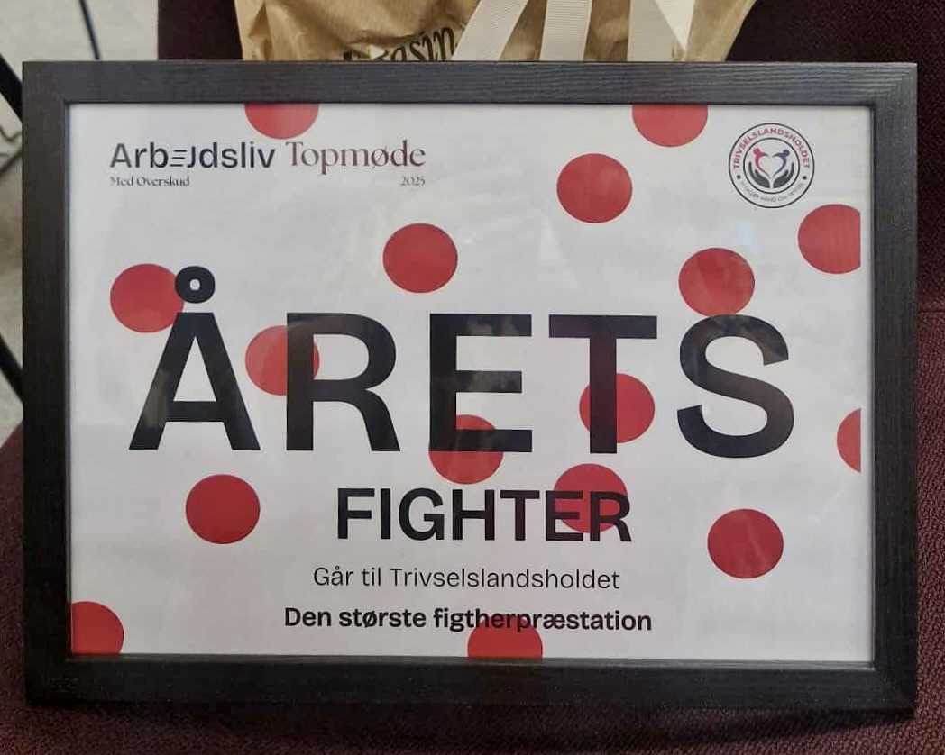Trivselslandsholdet modtager årets fighter pris